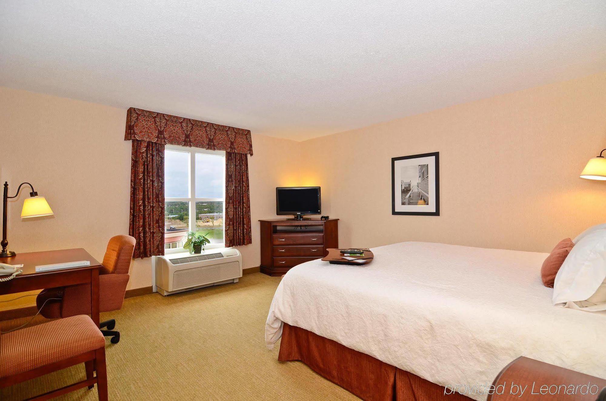 Hampton Inn & Suites By Hilton Plymouth Exterior photo