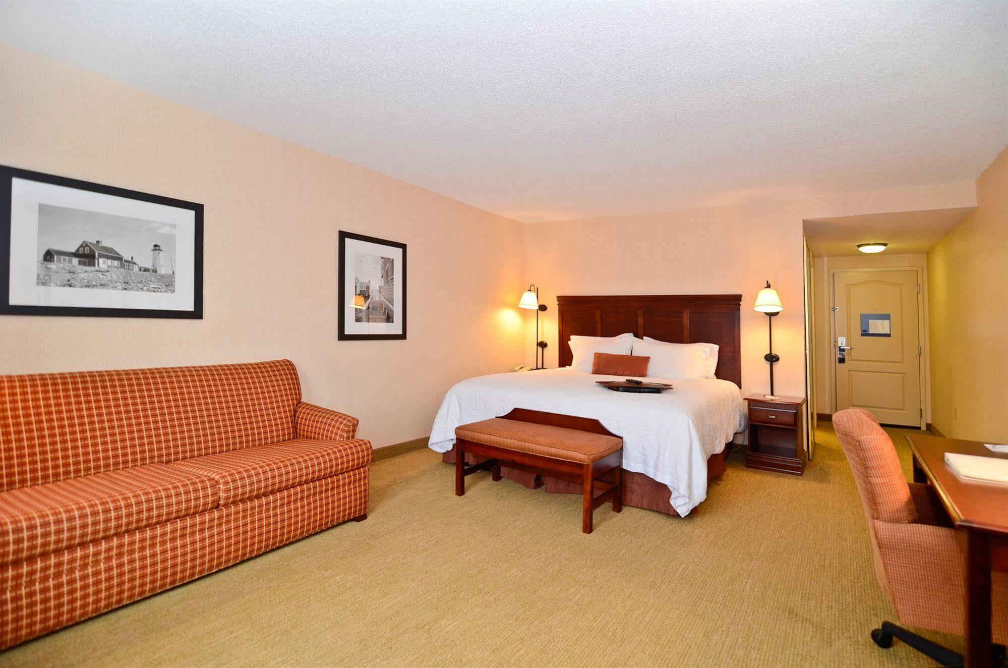 Hampton Inn & Suites By Hilton Plymouth Exterior photo